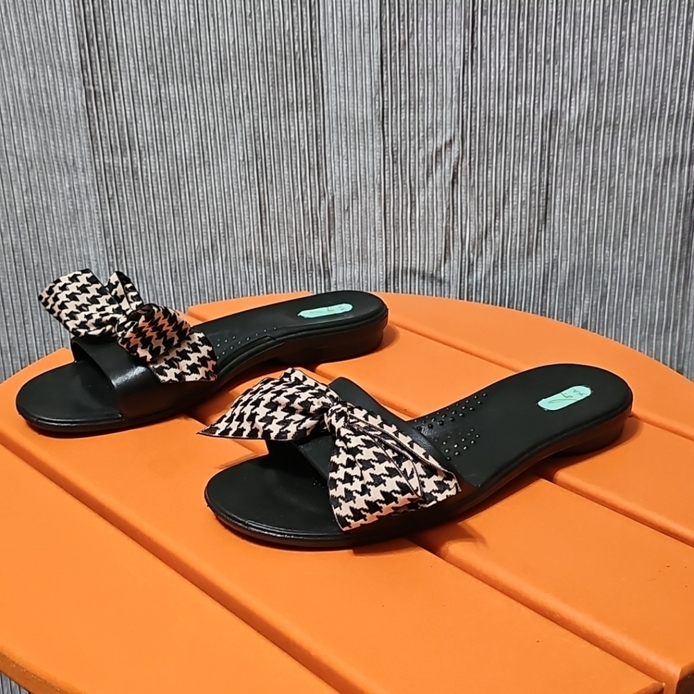 Oka-B Madison Slide Black Sandal Embellished Houndstooth Bow Size Medium 7-8 EUC